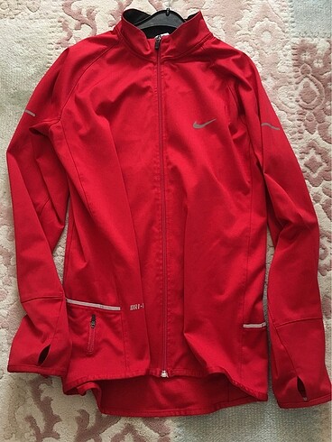 xl Beden kırmızı Renk Nike ceket.