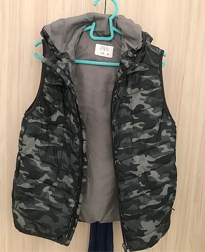 Zara yelek.
