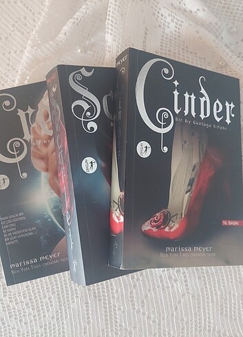 Ay Günlükleri Serisi Cinder Scarlet Cress Marissa Meyer Kitap