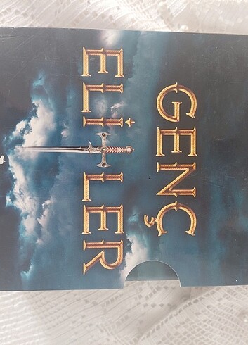 Beden Renk Genç Elitler Gül Cemiyeti Gece Yıldızı Marie Lu Kitap