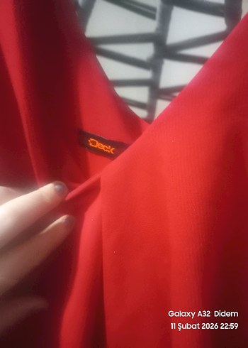 Kırmızı Uzun V Yaka Drapeli Elbise yirtmacli - Görsel 3