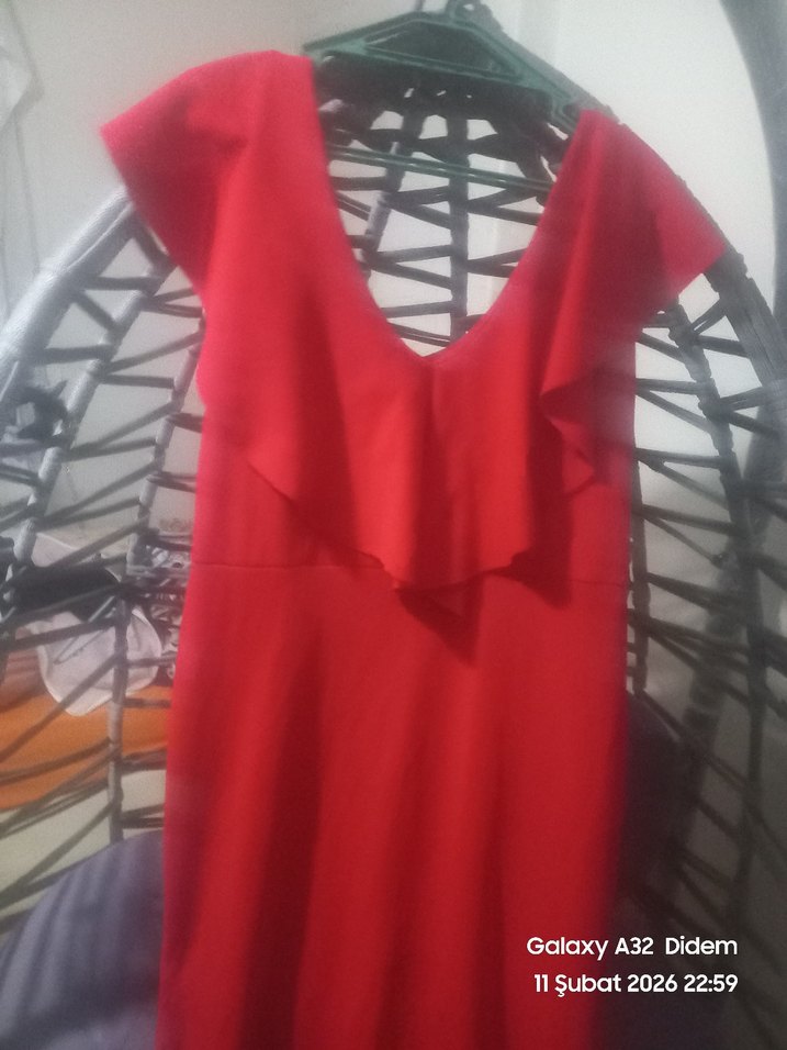 Kırmızı Uzun V Yaka Drapeli Elbise yirtmacli - Görsel 2