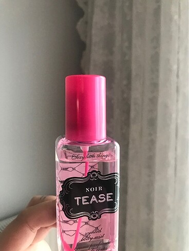 Beden Victoria secret noır tease