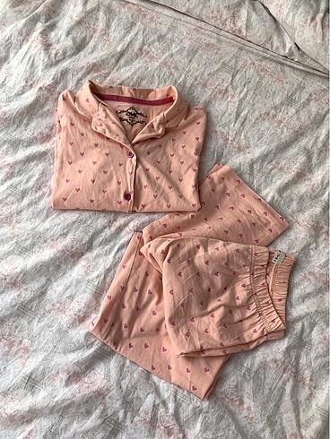 Kalpli pijama takımı