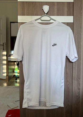 Nike Beyaz Erkek Kısa Kollu Tişört