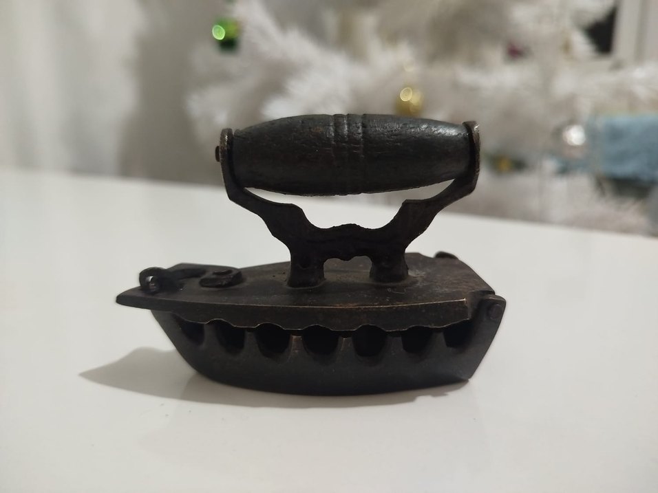 Klasik Siyah Döküm Ütü antika - Görsel 3