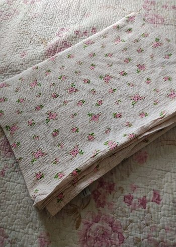 Pastel Çiçek Desenli Beyaz Battaniye pike