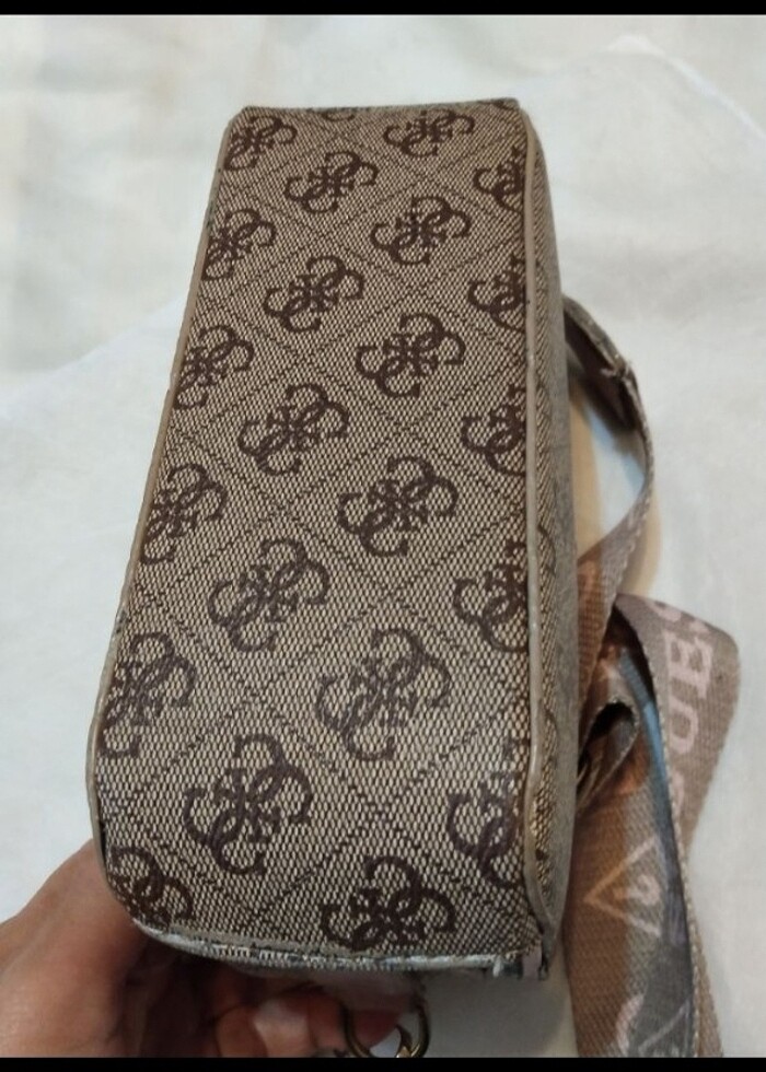 Güess çapraz askılı çanta - Görsel 2