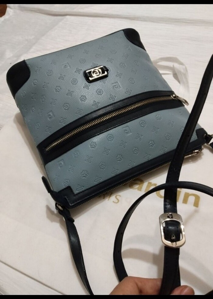 Orijinal pierre cardin askılı çapraz postacı çanta - Görsel 2