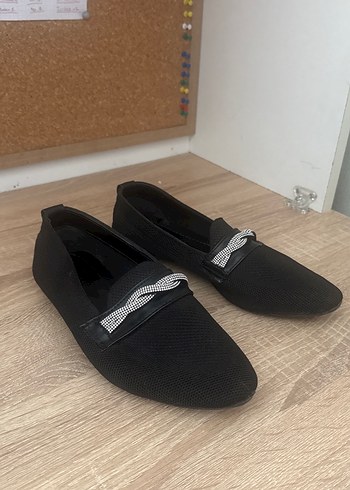 Siyah Tokalı Kadın Düz Ayakkabı