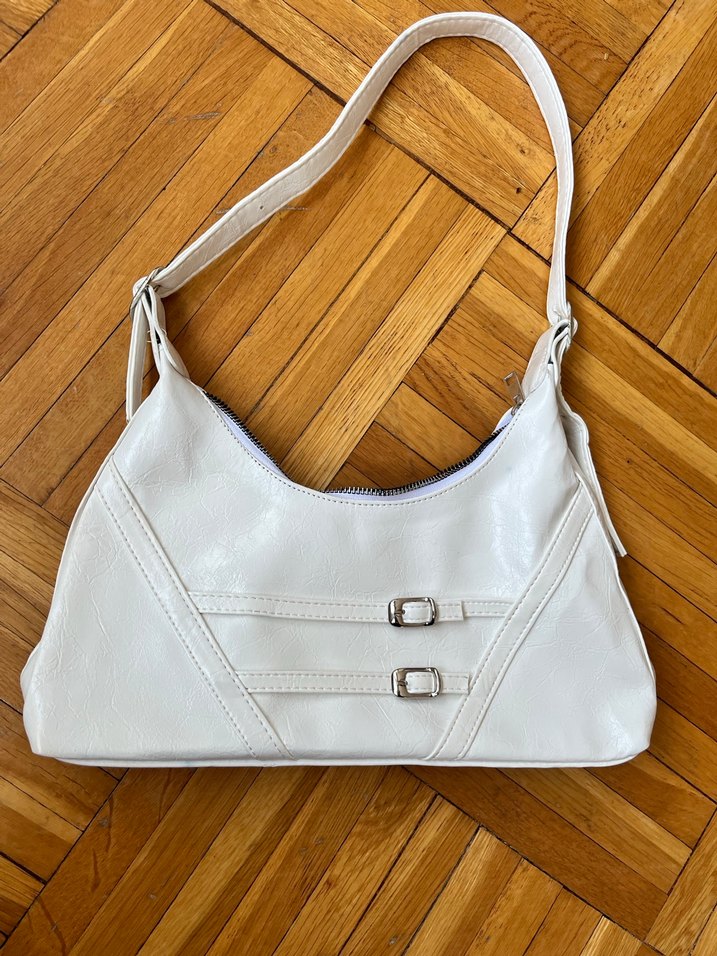 Beyaz Tokalı Kadın Omuz Çantası - Görsel 4