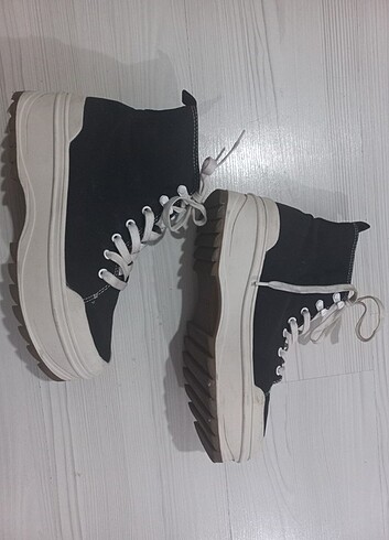 Bershka tabanlı spor ayakkabı 38