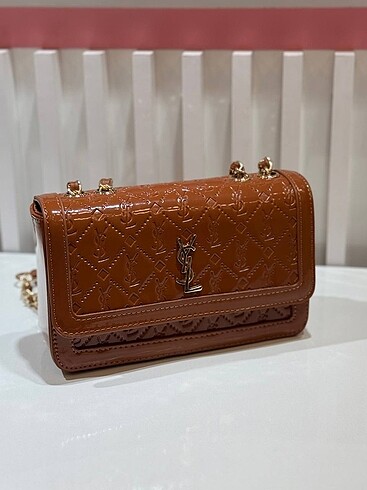 Yves Saint Laurent YVES SAINT LAURENT