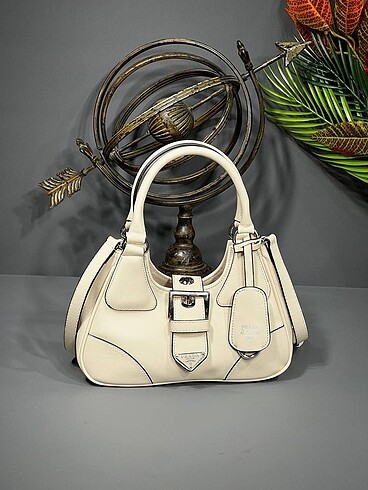  Beden Prada Moon