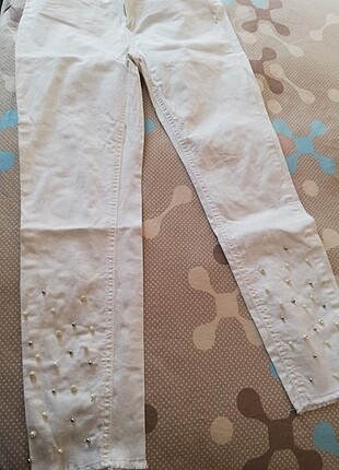 Beyaz incili pantolon 