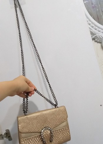 Diğer Zincir Detaylı Bej Yılan Derisi Desenli Çanta