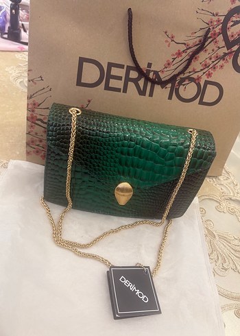 Derimod Zincir Detaylı Yeşil Yılan Desenli Deri Çanta
