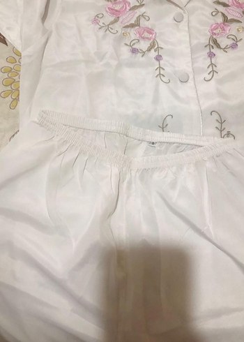 Nakışlı Beyaz Kadın Pijama Takımı - Görsel 5