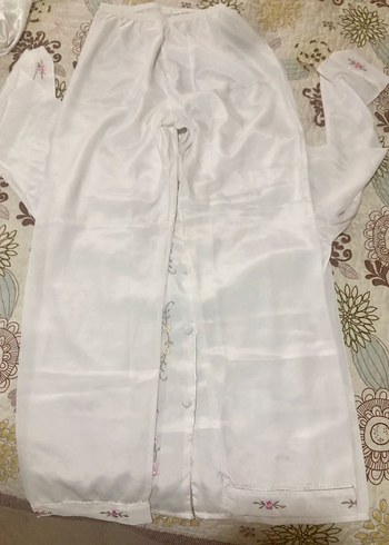 Nakışlı Beyaz Kadın Pijama Takımı - Görsel 2