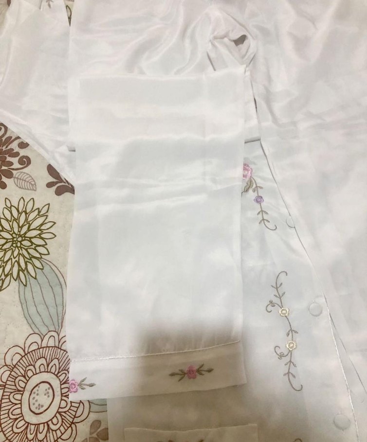 Nakışlı Beyaz Kadın Pijama Takımı - Görsel 3