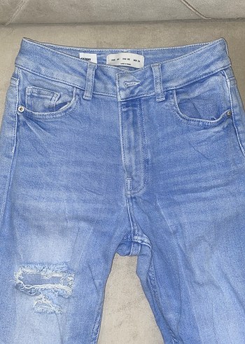 Yeni Bershka Kadın Mavi Denim Yırtık Dar Kesim Jean