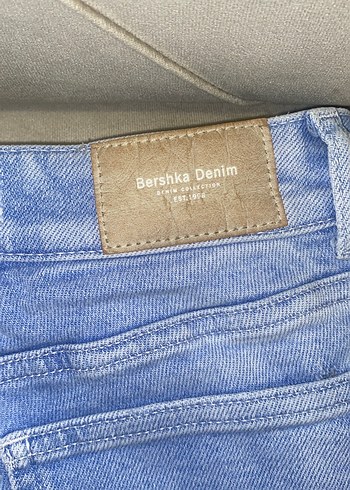 34 Beden mavi Renk Yeni Bershka Kadın Mavi Denim Yırtık Dar Kesim Jean
