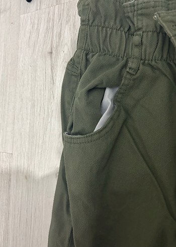 Diğer Kadın Haki, Kemerli Pantolon