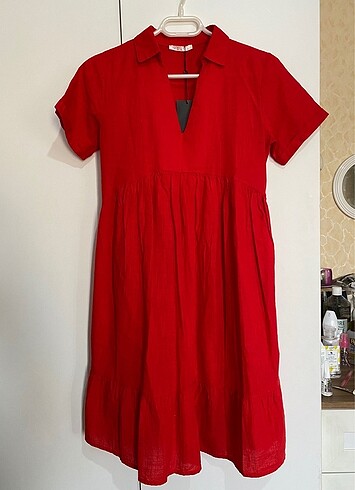 Kırmızı keten elbise