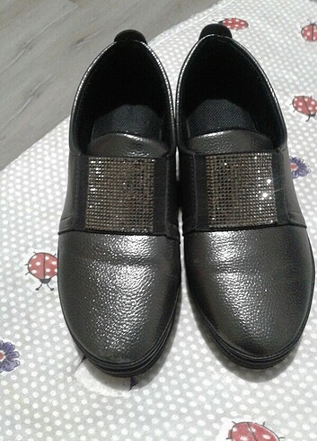 siyah taşlı ayakkabı