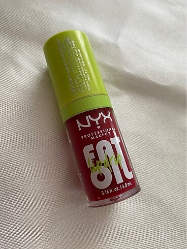 nyx 04 fat oil