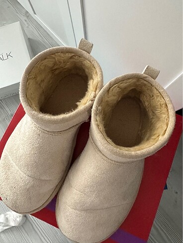 ugg bot