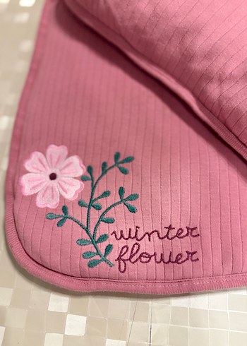 Pembe Nakışlı Çiçek Desenli Alt Açma Örtüdü - Görsel 2