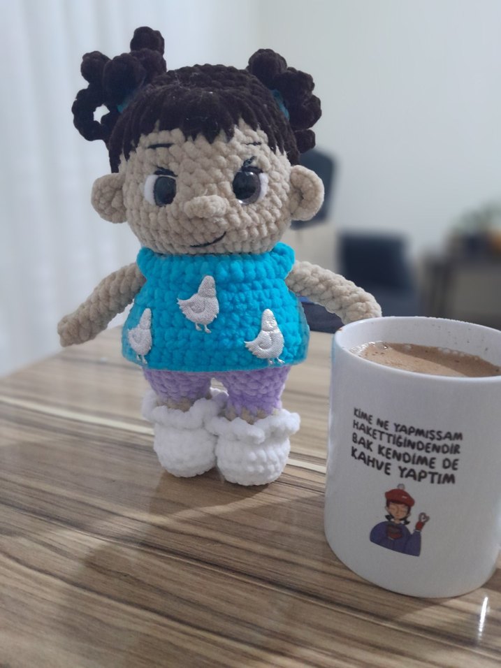 Pastel renkli el yapımı örgü oyuncak bebek - Görsel 3