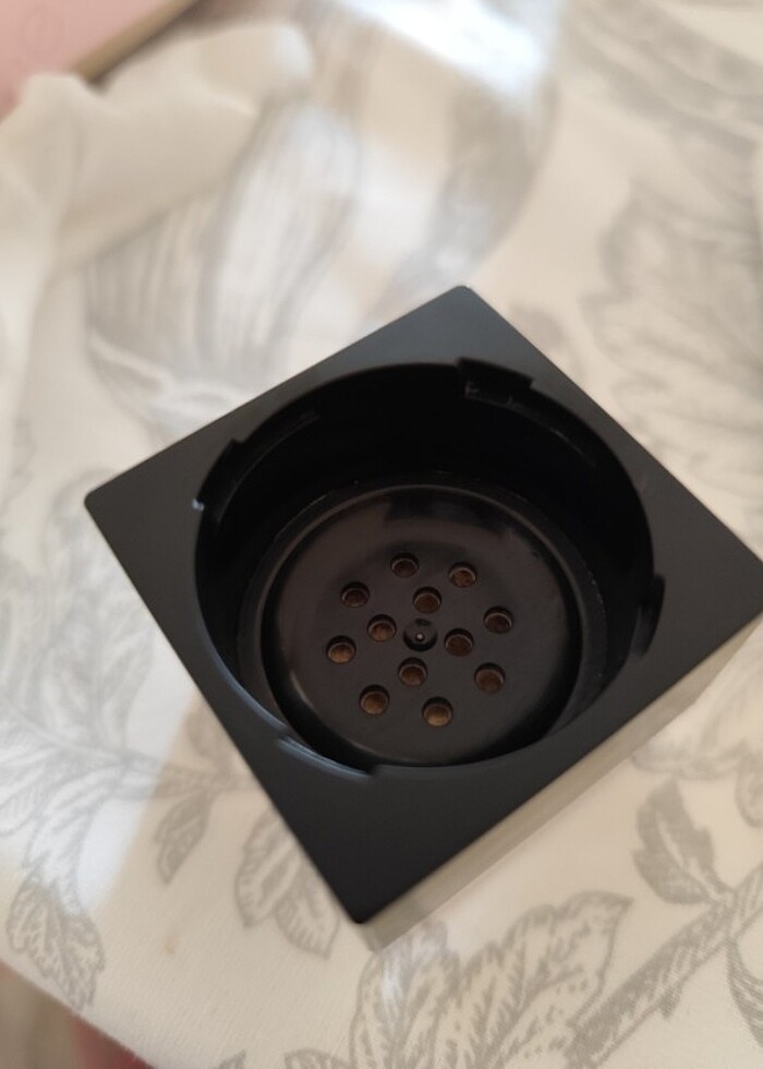 HUDA BEAUTY TRANSPARAN PUDRA BANANA BREAD - Görsel 4