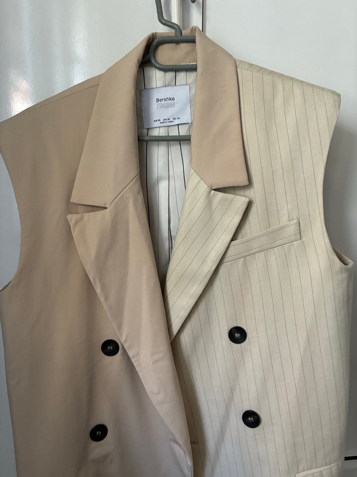 Bershka Bej Düğmeli Kolsuz Midi Blazer - Görsel 3