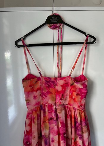 Pembe bağlama desenli uzun ince askılı elbise - Görsel 5