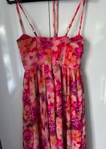 Pembe bağlama desenli uzun ince askılı elbise - Görsel 7