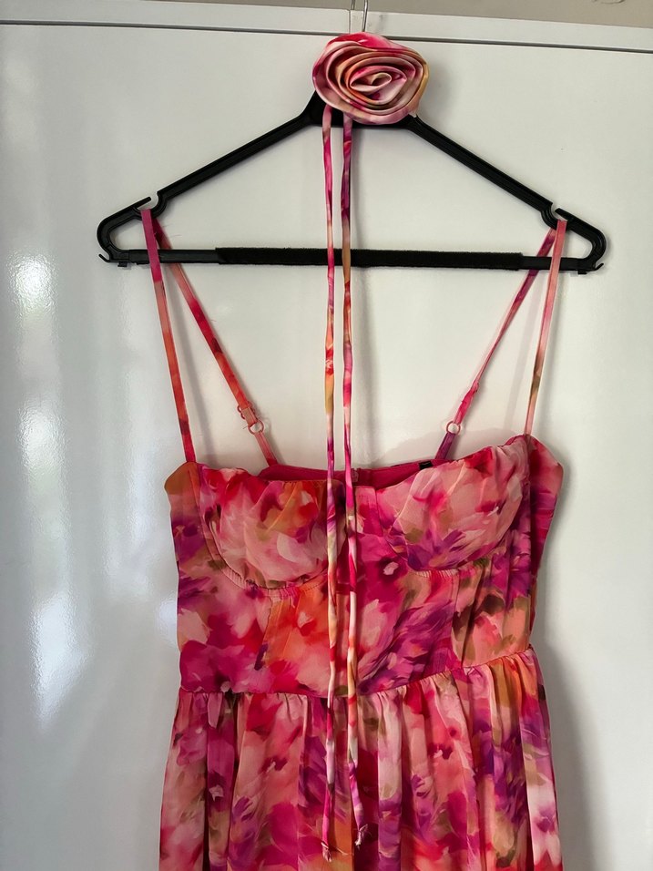 Pembe bağlama desenli uzun ince askılı elbise - Görsel 2