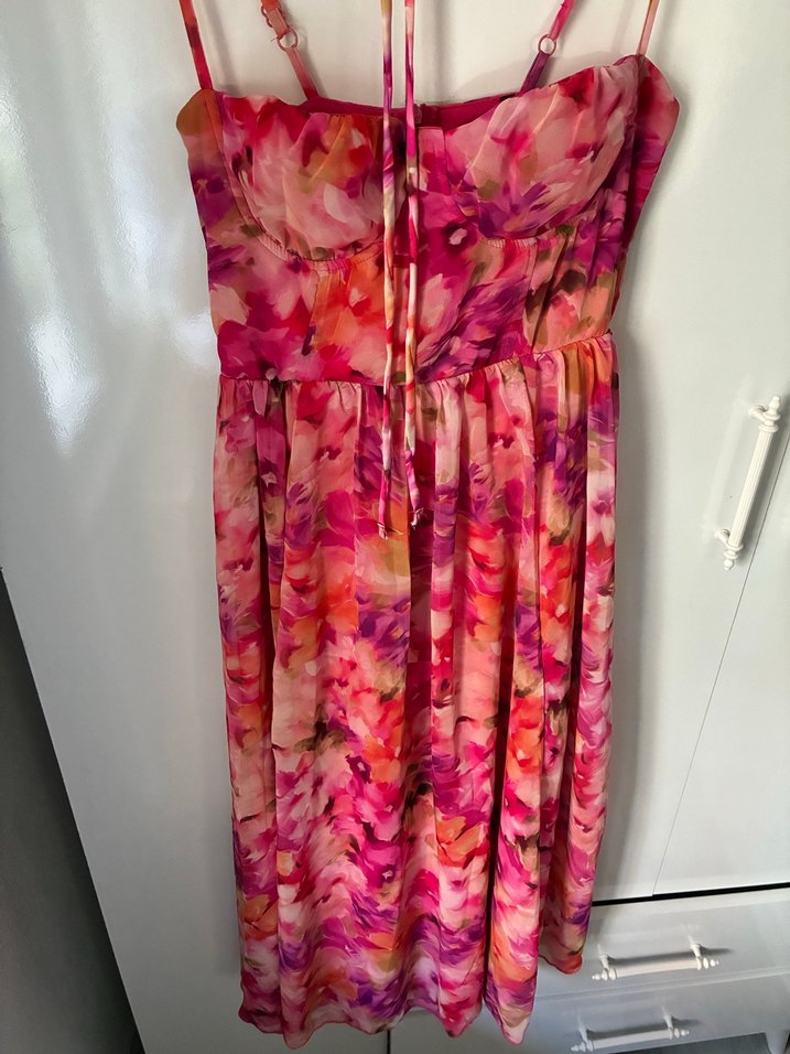 Pembe bağlama desenli uzun ince askılı elbise - Görsel 3