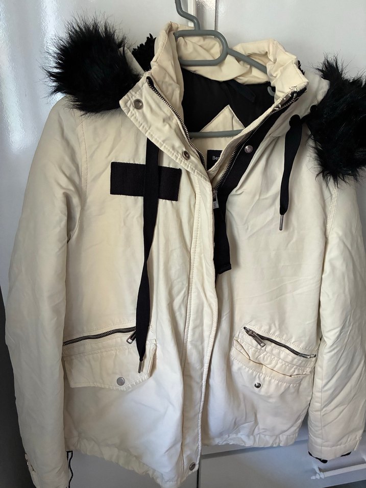 Bershka Kürk Detaylı Beyaz Midi Kadın Kışlık Ceket - Görsel 2