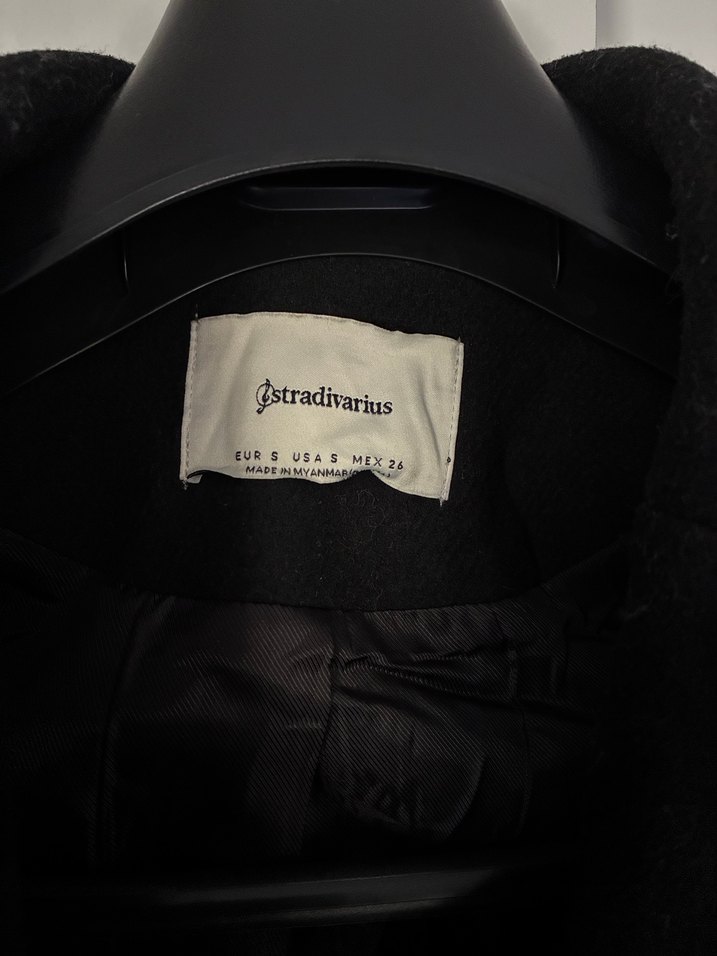 Stradivarius Siyah Düğmeli Klasik Kaban - Görsel 4