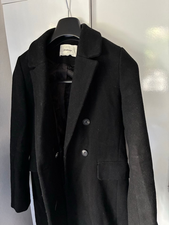 Stradivarius Siyah Düğmeli Klasik Kaban - Görsel 3