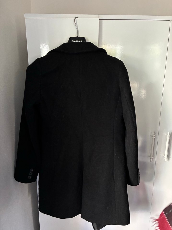 Stradivarius Siyah Düğmeli Klasik Kaban - Görsel 5