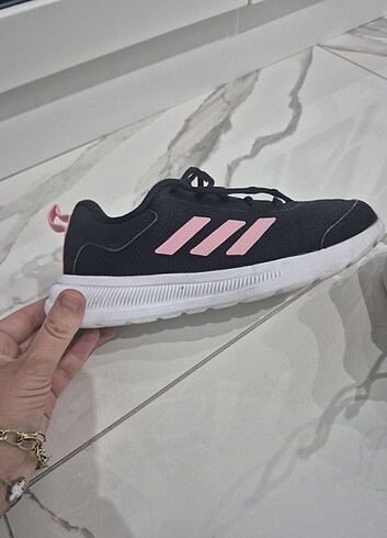 Adidas spor ayakkabı