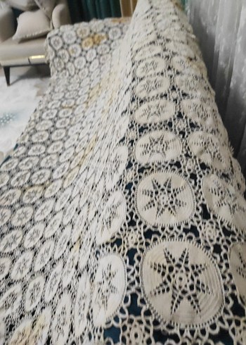 Diğer el işi dantel masa örtüsü 12 kişilik bej rengi