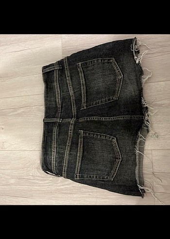 34 Beden gri Renk Bershka Koyu Gri Mini Kot Şortlu Etek