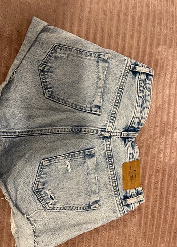 Yırtık Kot Şort - Görsel 4