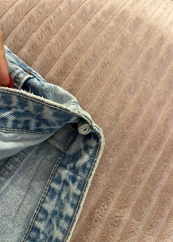 Yırtık Kot Şort - Görsel 3