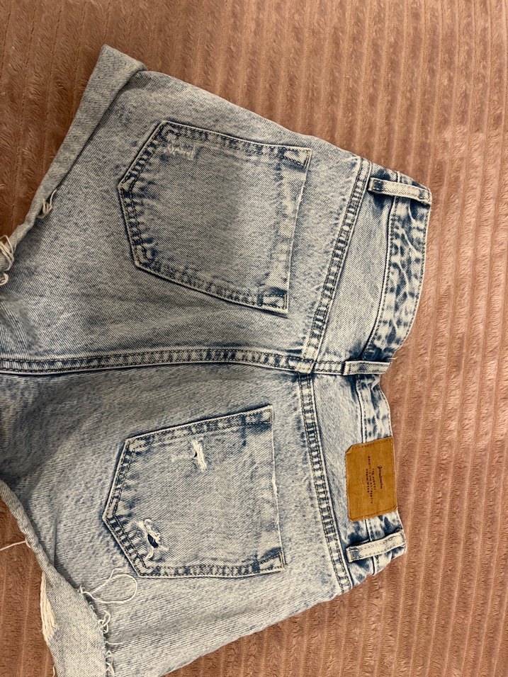 Yırtık Kot Şort - Görsel 4