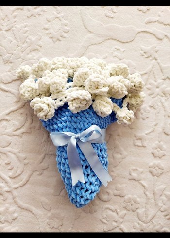 Mavi Örgü Çocuk yelegi ve gül buketi el emegi göz nuru - Görsel 4